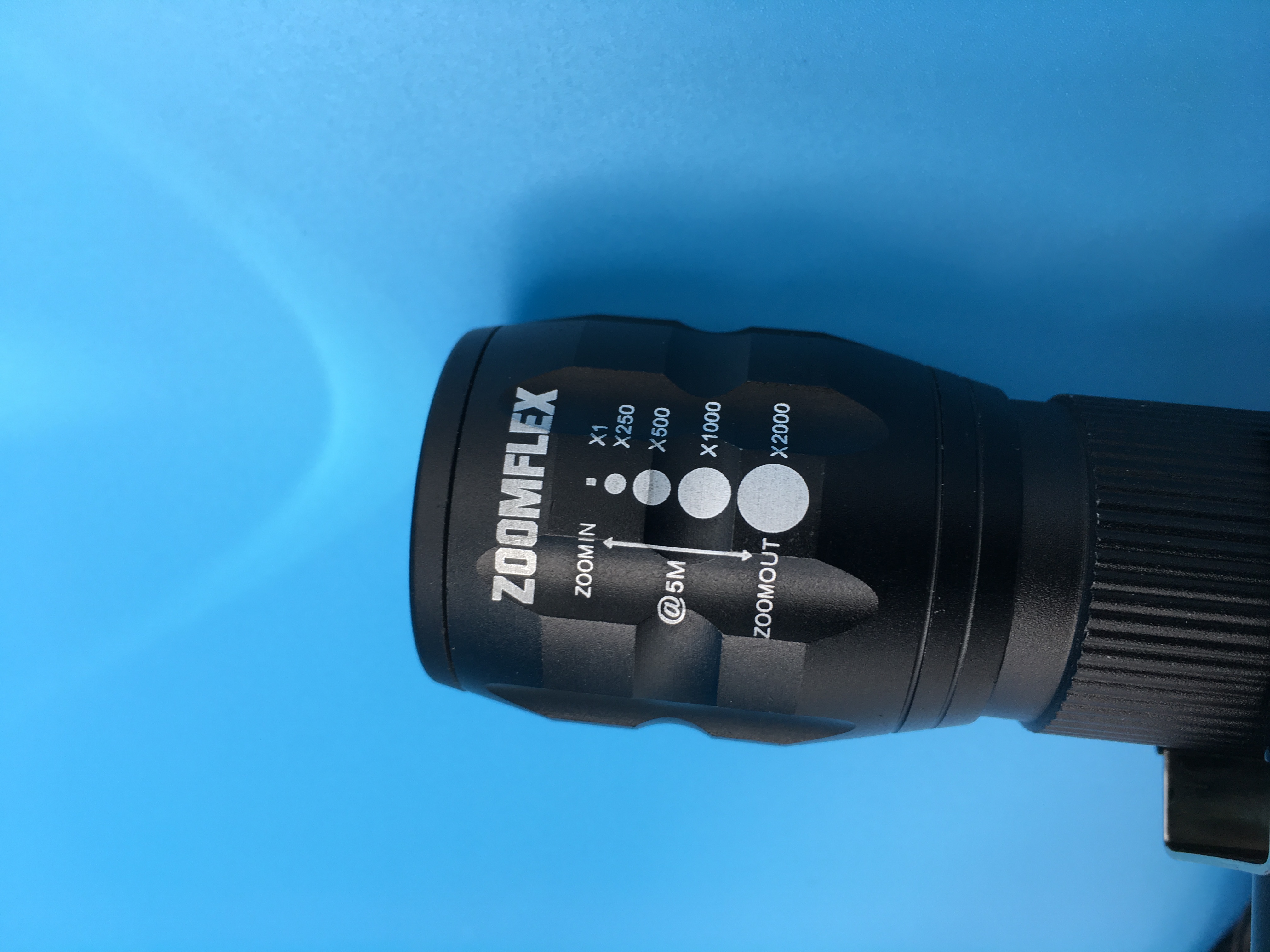 iGAGING ZoomFlex LED Flashlight with magnetic base and flexible 9" arm