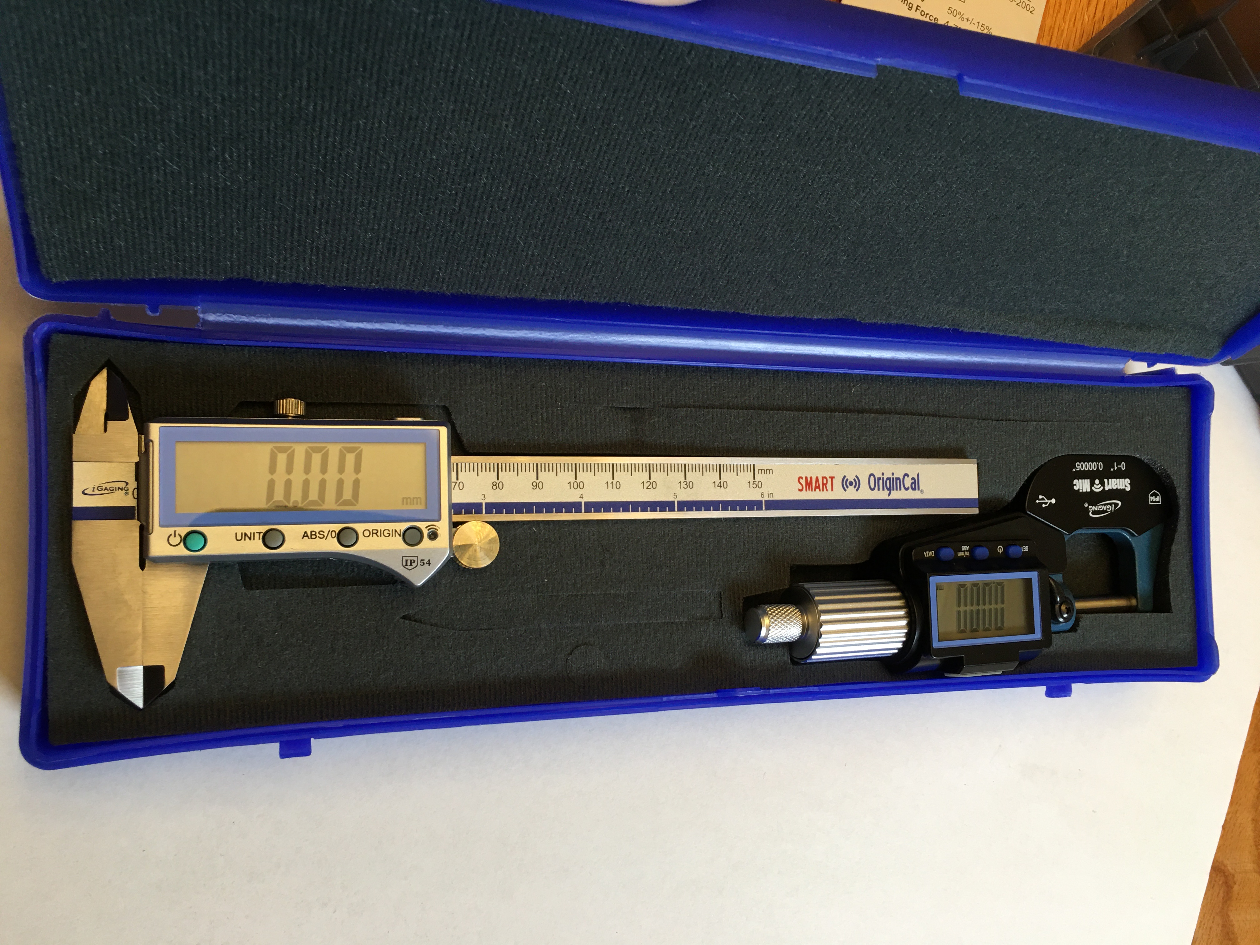 iGAGING Bluetooth enabled Combo with micrometer and 6" caliper in hard case.